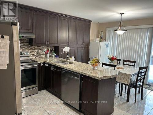3546 Italia Crescent, Mississauga, ON - Indoor Photo Showing Kitchen With Double Sink