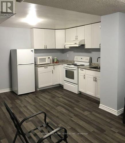 3546 Italia Crescent, Mississauga, ON - Indoor Photo Showing Kitchen