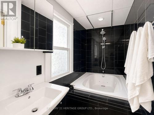 406 Jackson Street W, Hamilton, ON - Indoor Photo Showing Bathroom