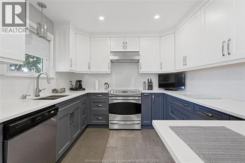 682 Michael Drive, Tecumseh, ON - Indoor Photo Showing Kitchen
