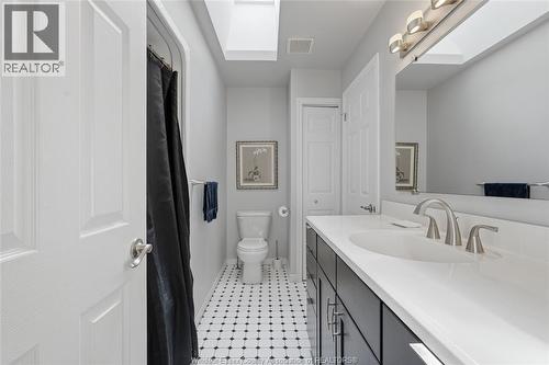682 Michael Drive, Tecumseh, ON - Indoor Photo Showing Bathroom