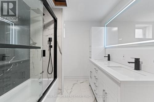 927 Ingersoll Court, Mississauga, ON - Indoor Photo Showing Bathroom