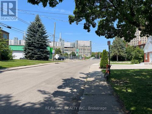 35 BOWMAN (B) STREET , Hamilton, Ontario L8S 2T4 3