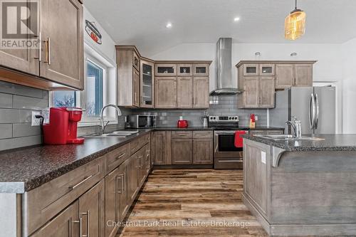1415 Concession Rd 6, Kincardine, ON - Indoor Photo Showing Kitchen With Upgraded Kitchen