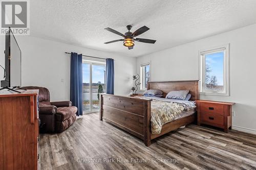 1415 Concession Rd 6, Kincardine, ON - Indoor Photo Showing Bedroom
