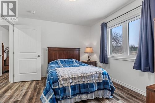 1415 Concession Rd 6, Kincardine, ON - Indoor Photo Showing Bedroom