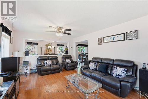 Main floor living room - 17 White Crescent, Barrie, ON - Indoor Photo Showing Living Room