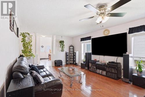 Main floor living room - 17 White Crescent, Barrie, ON - Indoor Photo Showing Living Room