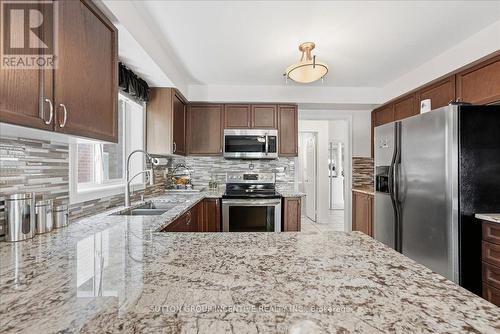 Kitchen - 17 White Crescent, Barrie, ON - Indoor Photo Showing Kitchen With Double Sink With Upgraded Kitchen