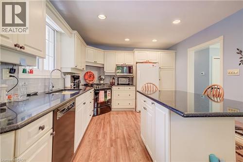 291 Villa Place, Waterloo, ON - Indoor Photo Showing Kitchen