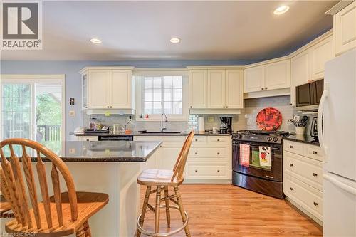 291 Villa Place, Waterloo, ON - Indoor Photo Showing Kitchen