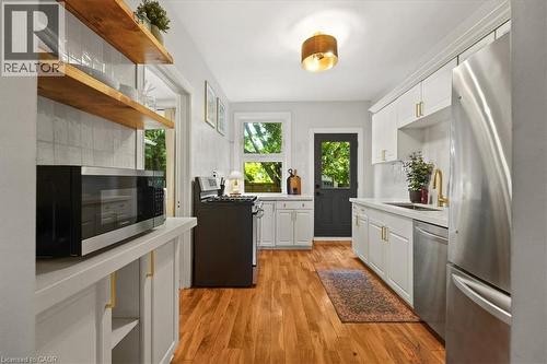 41 Macallum Street, Hamilton, ON - Indoor Photo Showing Kitchen