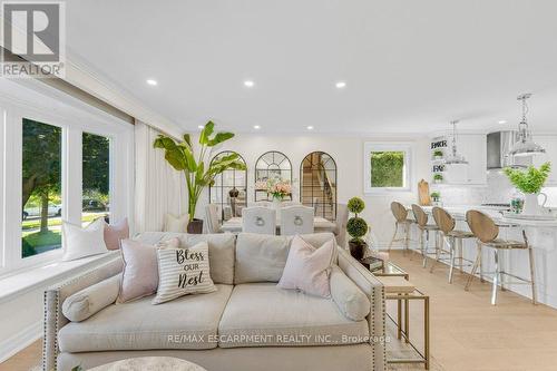 1482 Epping Road, Burlington, ON - Indoor Photo Showing Living Room