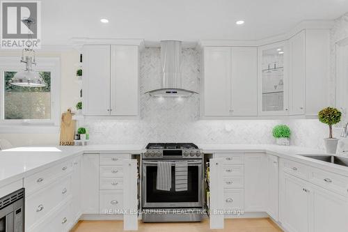 1482 Epping Road, Burlington, ON - Indoor Photo Showing Kitchen With Upgraded Kitchen