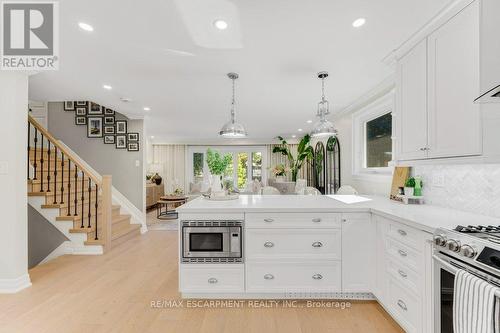 1482 Epping Road, Burlington, ON - Indoor Photo Showing Kitchen With Upgraded Kitchen