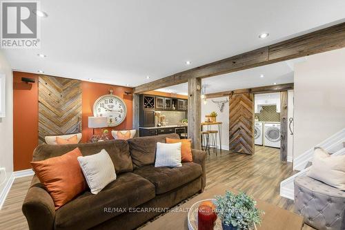 1482 Epping Road, Burlington, ON - Indoor Photo Showing Living Room