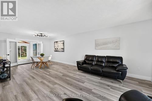 17 Suncoast Drive W, Goderich (Goderich (Town)), ON - Indoor Photo Showing Living Room
