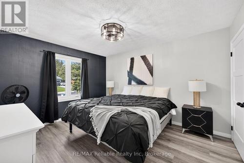 17 Suncoast Drive W, Goderich (Goderich (Town)), ON - Indoor Photo Showing Bedroom