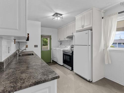 10 Tobermory Road, Dartmouth, NS - Indoor Photo Showing Kitchen