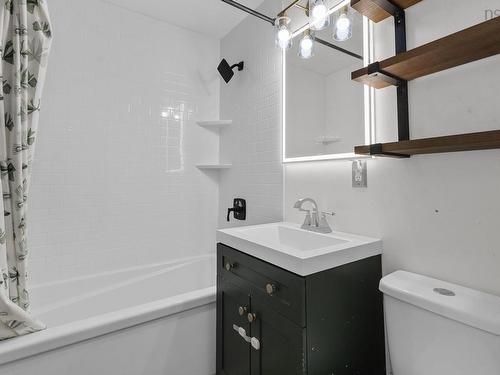 10 Tobermory Road, Dartmouth, NS - Indoor Photo Showing Bathroom