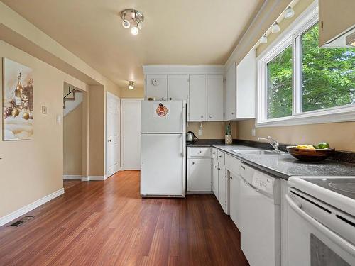 230 Gourok Avenue, Dartmouth, NS - Indoor Photo Showing Kitchen