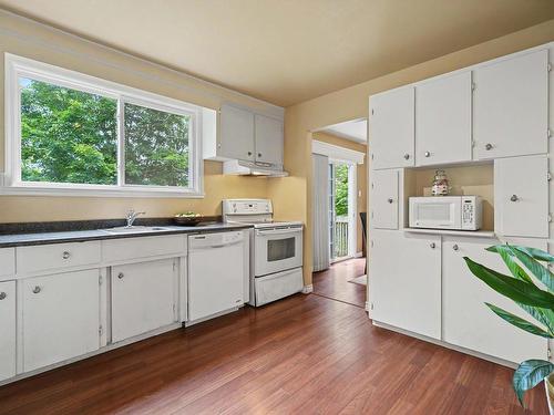 230 Gourok Avenue, Dartmouth, NS - Indoor Photo Showing Kitchen