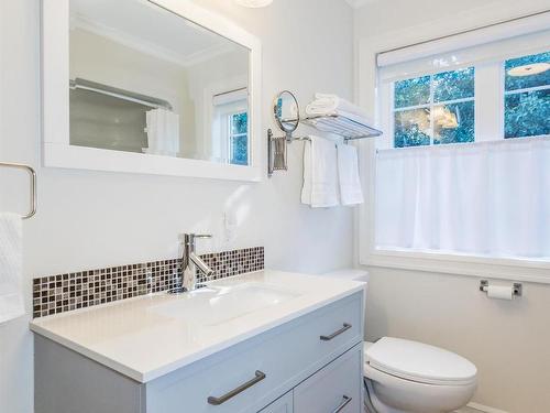 219 West Old Post Road, Smiths Cove, NS - Indoor Photo Showing Bathroom