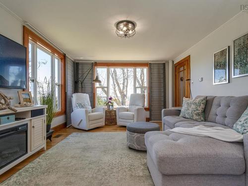 1772 304 Highway, Cape Forchu, NS - Indoor Photo Showing Living Room