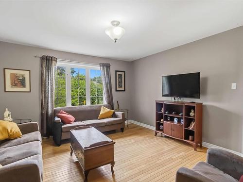 196 St. George Boulevard, Hammonds Plains, NS - Indoor Photo Showing Living Room