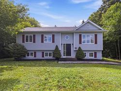 196 St. George Boulevard  Hammonds Plains, NS B4B 1K7
