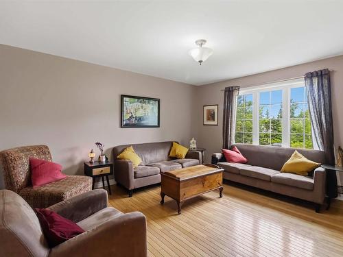 196 St. George Boulevard, Hammonds Plains, NS - Indoor Photo Showing Living Room