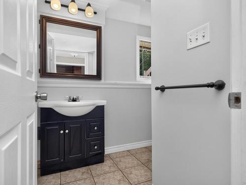 2 Randall Street, Dartmouth, NS - Indoor Photo Showing Bathroom