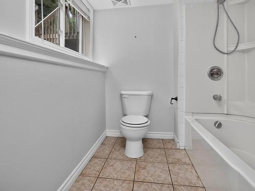 2 Randall Street, Dartmouth, NS - Indoor Photo Showing Bathroom