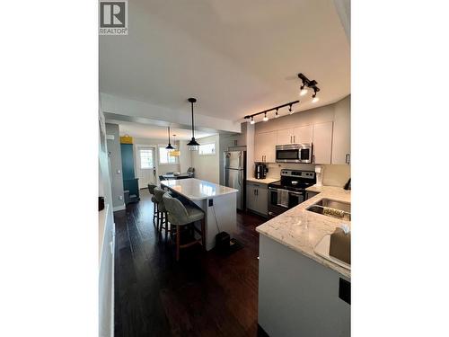 1651 Lynrick Road Unit# 149, Kelowna, BC - Indoor Photo Showing Kitchen With Double Sink