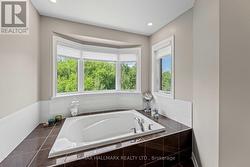 Primary Ensuite Bath W 5-Piece Ensuite Bathroom - 