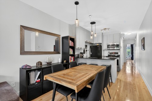 Dining Room - 202-5321 Rue St-Denis, Montréal (Le Plateau-Mont-Royal), QC - Indoor