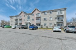 302-60 Rue J.-E.-Turbide  Sainte-Thérèse, QC J7E 5R6