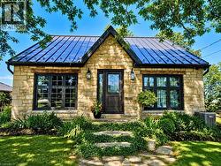 665 RIDGE Road  Stoney Creek, ON L8J 2Y2