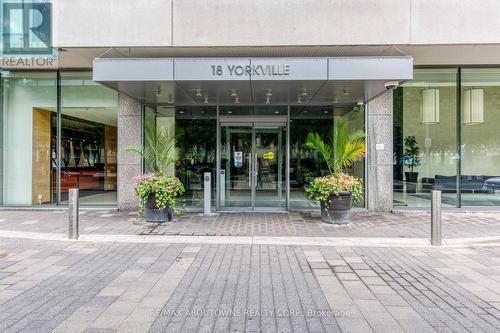 3204 - 18 YORKVILLE AVENUE , Toronto, Ontario M4W 1L4 2