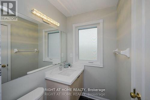 1724 Samuelson Circle, Mississauga, ON - Indoor Photo Showing Bathroom