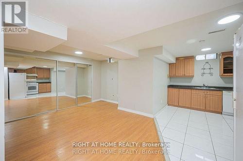 1724 Samuelson Circle, Mississauga, ON - Indoor Photo Showing Kitchen