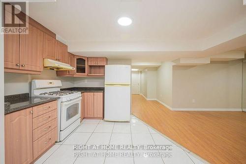 1724 Samuelson Circle, Mississauga, ON - Indoor Photo Showing Kitchen