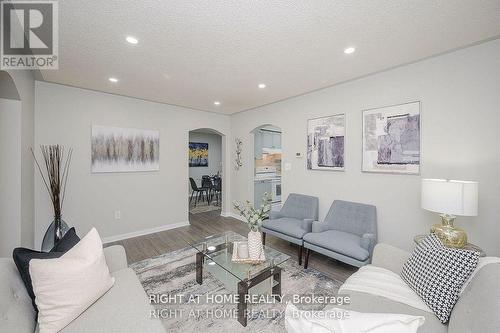 1724 Samuelson Circle, Mississauga, ON - Indoor Photo Showing Living Room