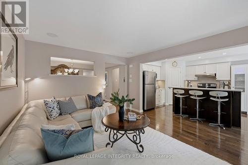 355 Celtic Ridge Crescent, Ottawa, ON - Indoor Photo Showing Living Room
