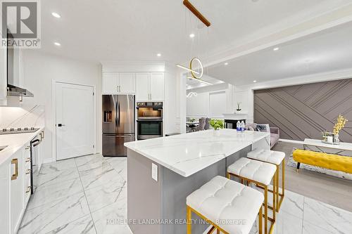 45 Morley Crescent, Whitby, ON - Indoor Photo Showing Kitchen With Upgraded Kitchen