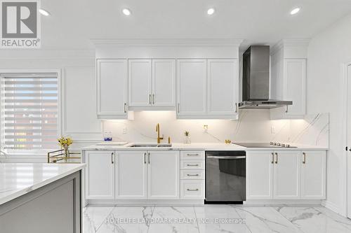 45 Morley Crescent, Whitby, ON - Indoor Photo Showing Kitchen
