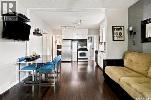 747 Argyle Street, Regina, SK - Indoor