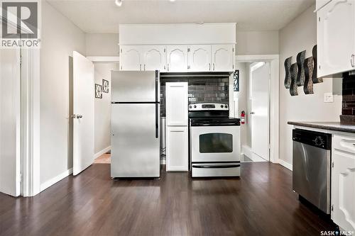 747 Argyle Street, Regina, SK - Indoor Photo Showing Kitchen With Stainless Steel Kitchen