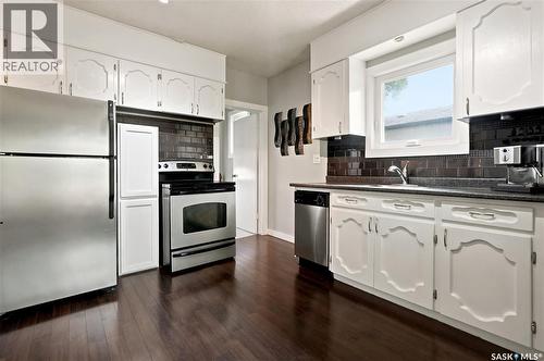747 Argyle Street, Regina, SK - Indoor Photo Showing Kitchen With Stainless Steel Kitchen