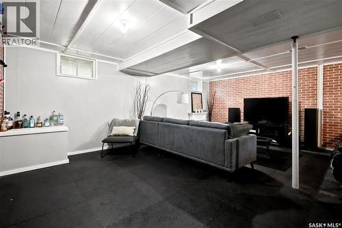 747 Argyle Street, Regina, SK - Indoor